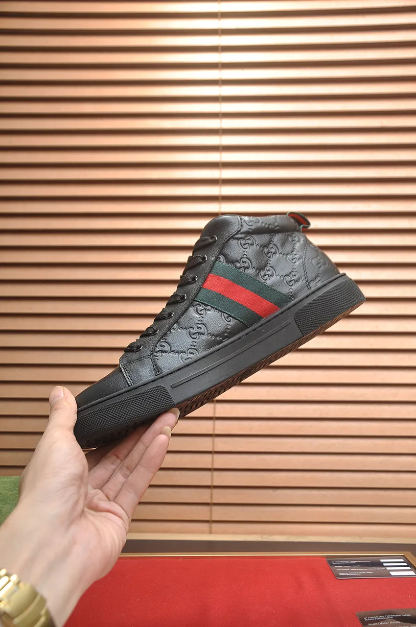 Men's shoes 💰480💶【GUCCI】1:1 men's sports shoes from the official website are now on the market. They are made of original silk cowhide + first-layer sheepskin lining, plus the original 1:1 comfortable outsole from the official website. Fashionable and versatile, super comfortable and breathable! Available in 2 colors: black, standard shoe size 38/45 (custom-made size 45 is non-refundable)